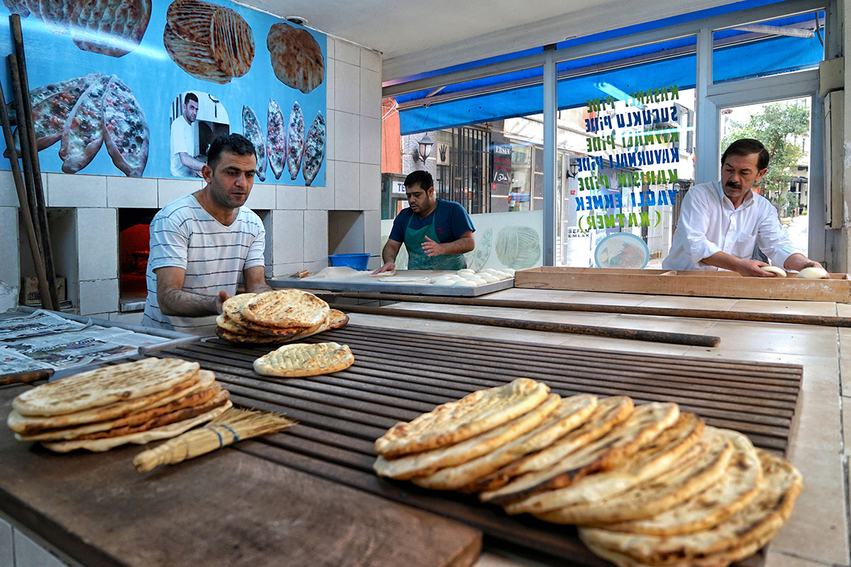 Day 8 —Beyoğlu - 
Cengiz Galiptus and Ibrahim Kacer are both from Hatay and have been running the Yöremiz Pide pastry shop for 15 years. Their neigbour Kenan Yıldırım helps them even though he works as a sandpaper craftsman.