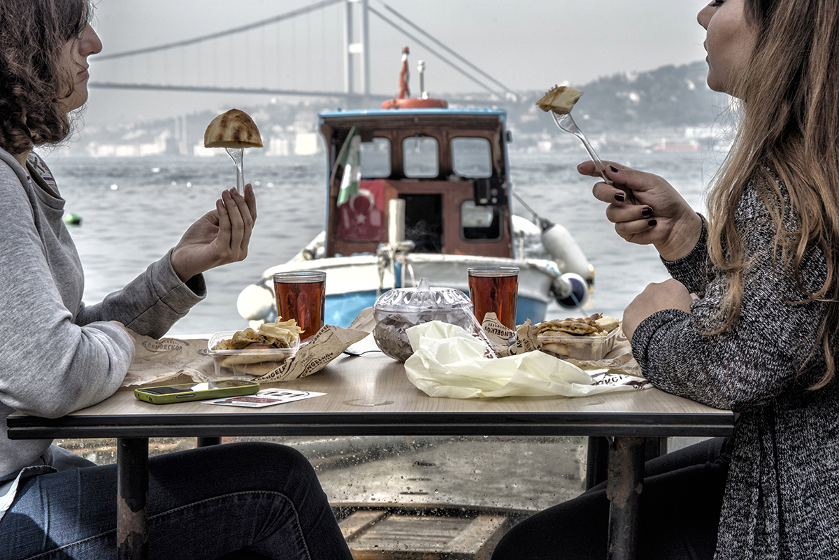 61.Gün —Çengelköy - 
Çengelköy'ün meşhur böreğiyle çay eşliğinde sohbet.