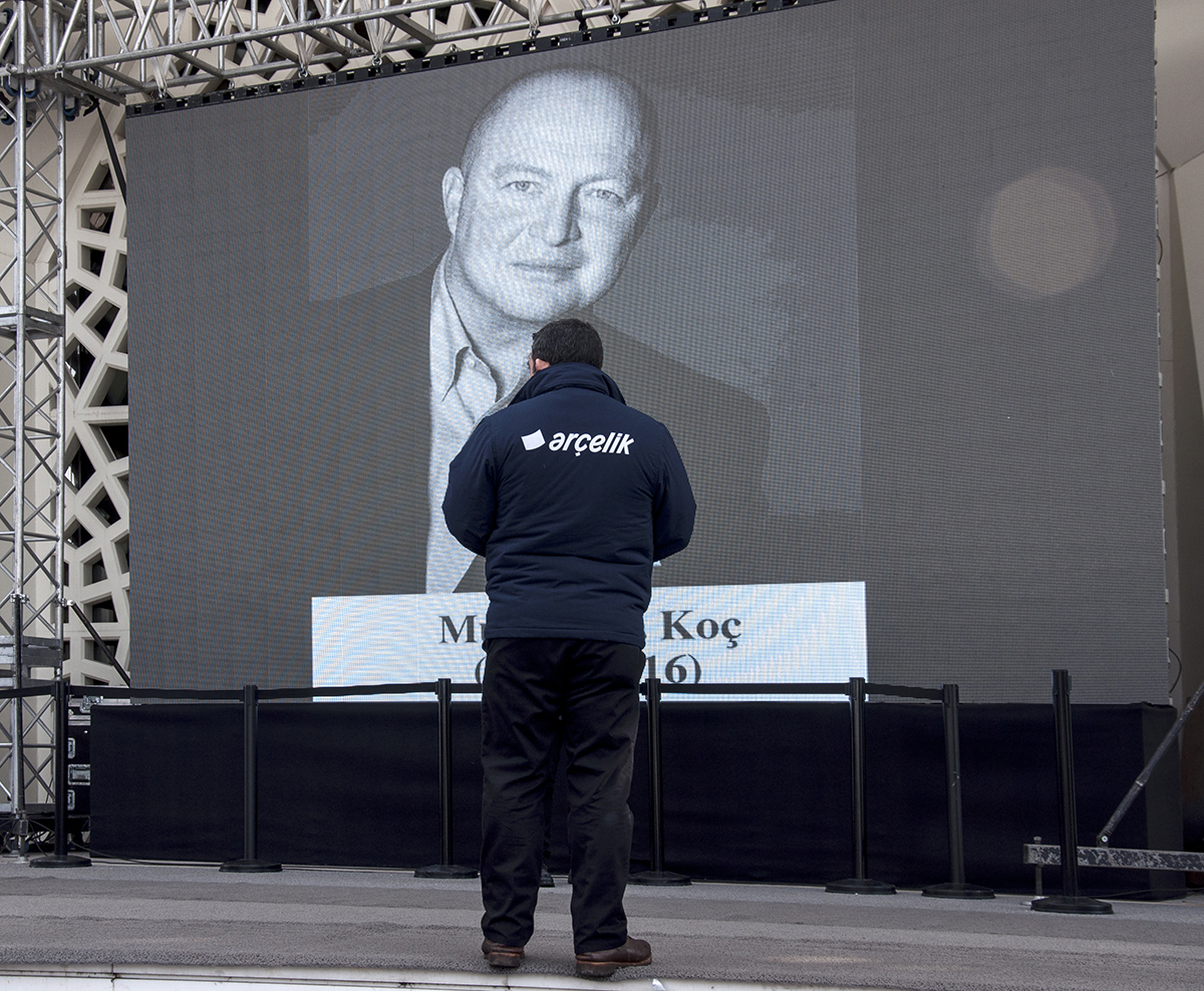 Day 24 —Bağlarbaşı -The untimely passing of Mustafa Koç at the age of 55 threw Turkey into mourning. Attending his funeral, Koç Holding employees as well as citizens from all over Turkey here expressed their condolences and respect for him.
